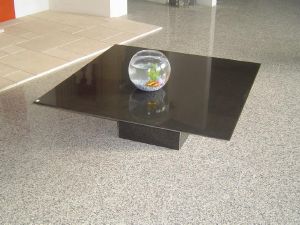 Table basse en granit noir