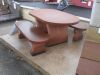 Table et bancs de jardin en grès rouge