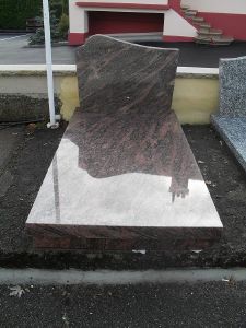 Monument en granit Dalva