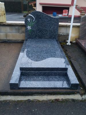 Monument en granit labrador hq